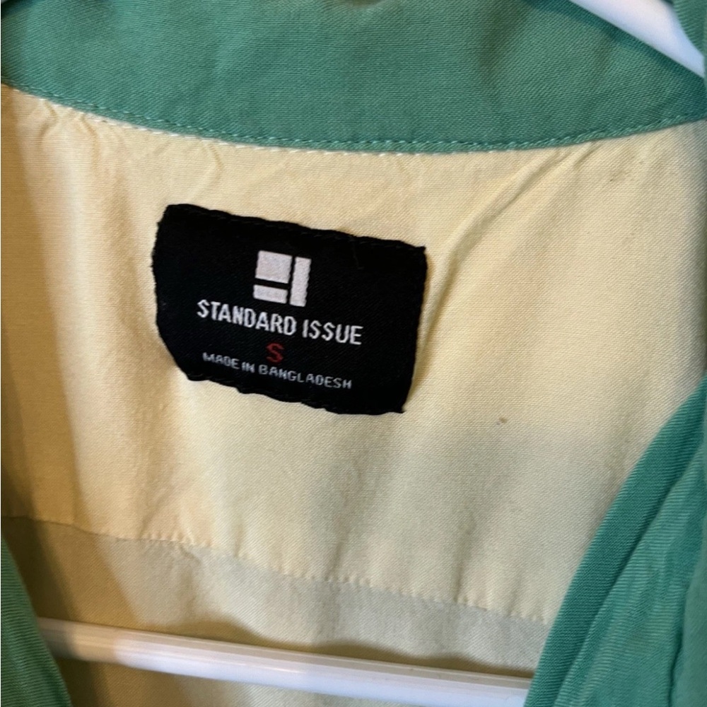 Standard Issue Mens Yellow Green Galaxy Short Sleeve Button-Down Size S EUC - Picture 4 of 6